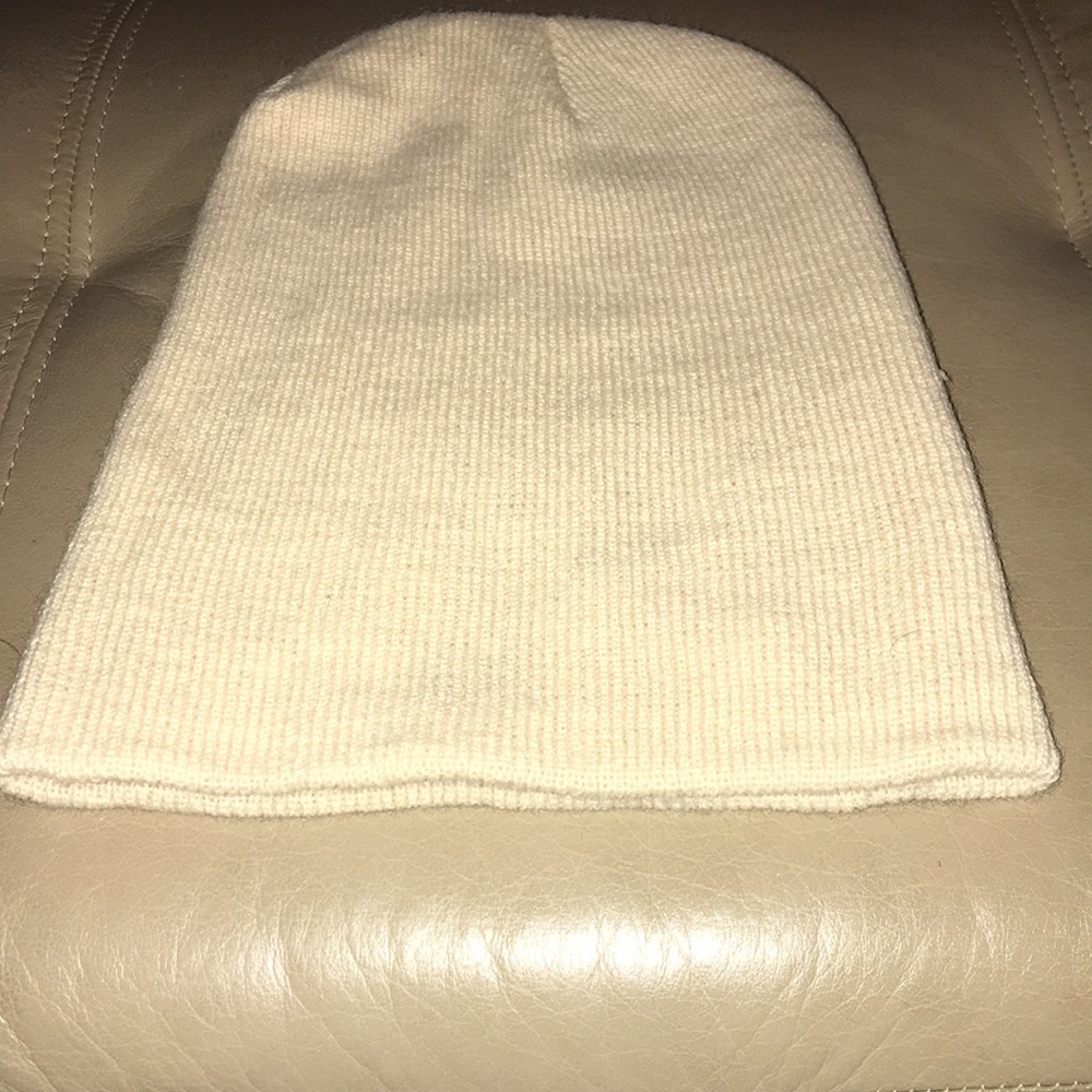 Am selling a very very nice winter hat😃😃😃😃